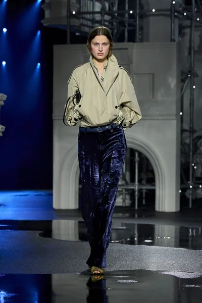 Look 14